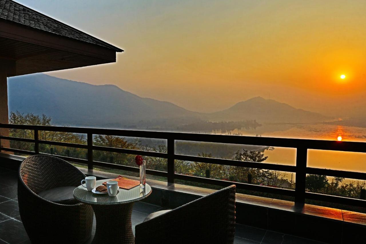 Taj Dal View Srinagar Hotell Exteriör bild