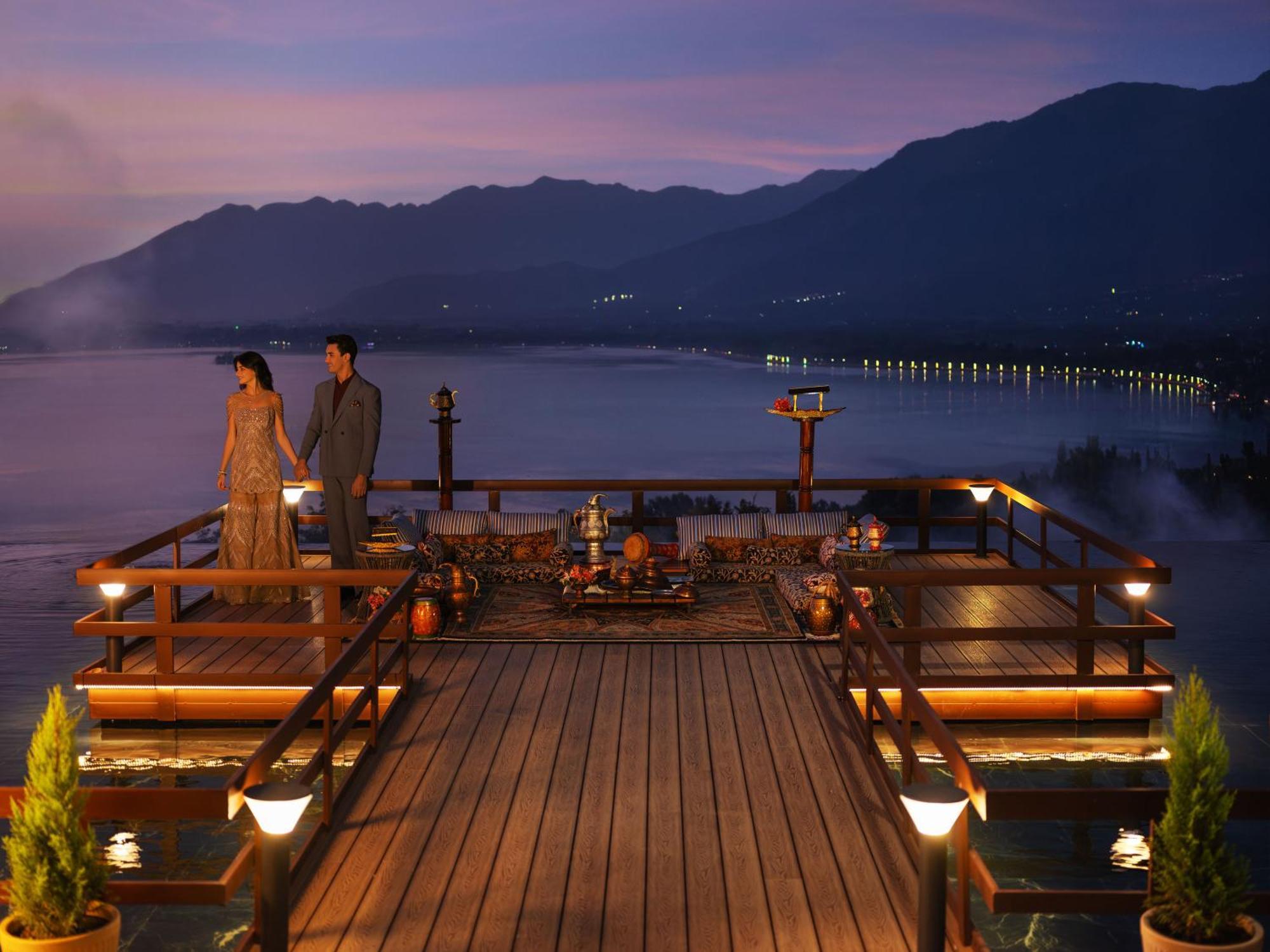 Taj Dal View Srinagar Hotell Exteriör bild