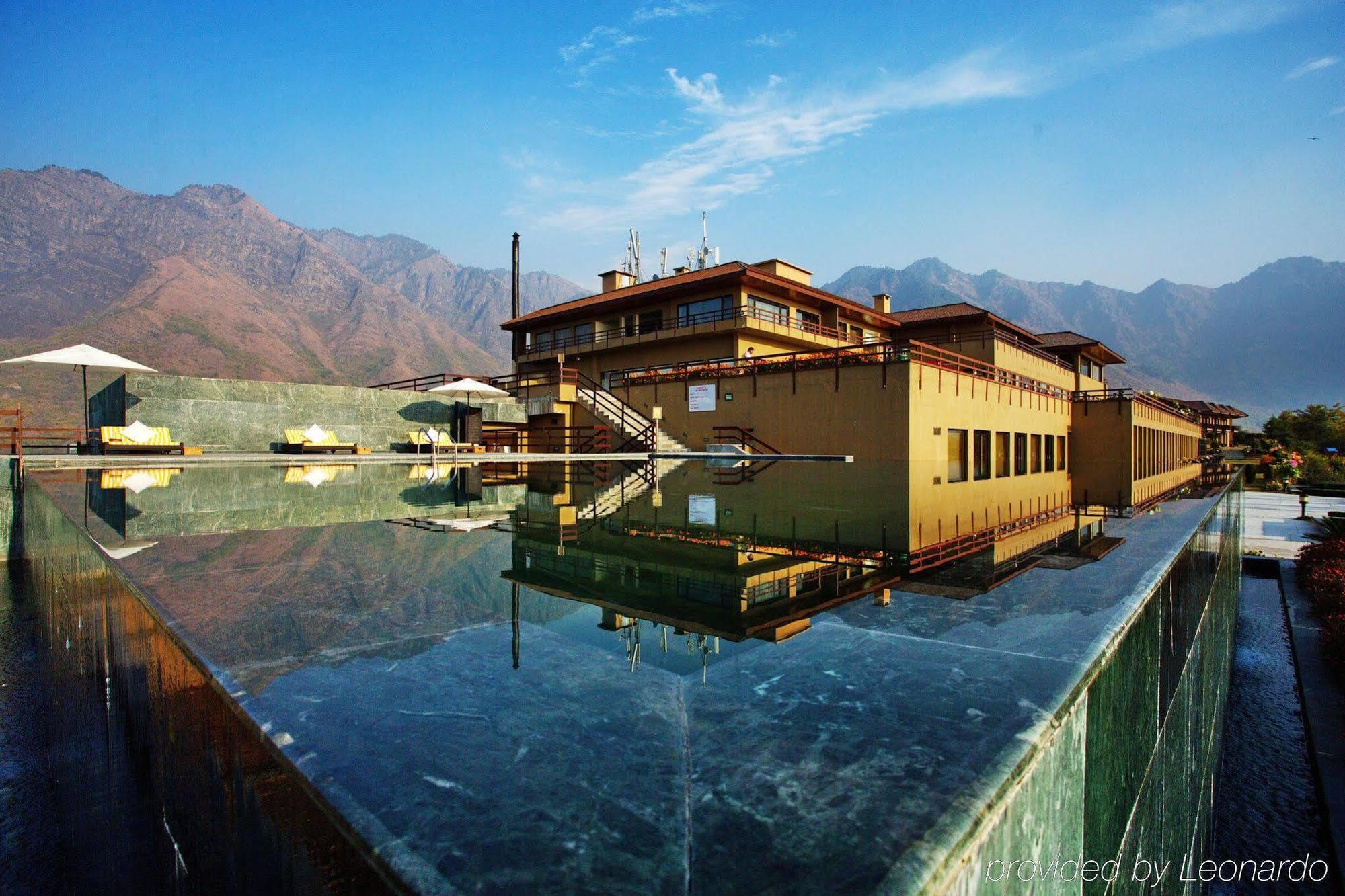 Taj Dal View Srinagar Hotell Exteriör bild