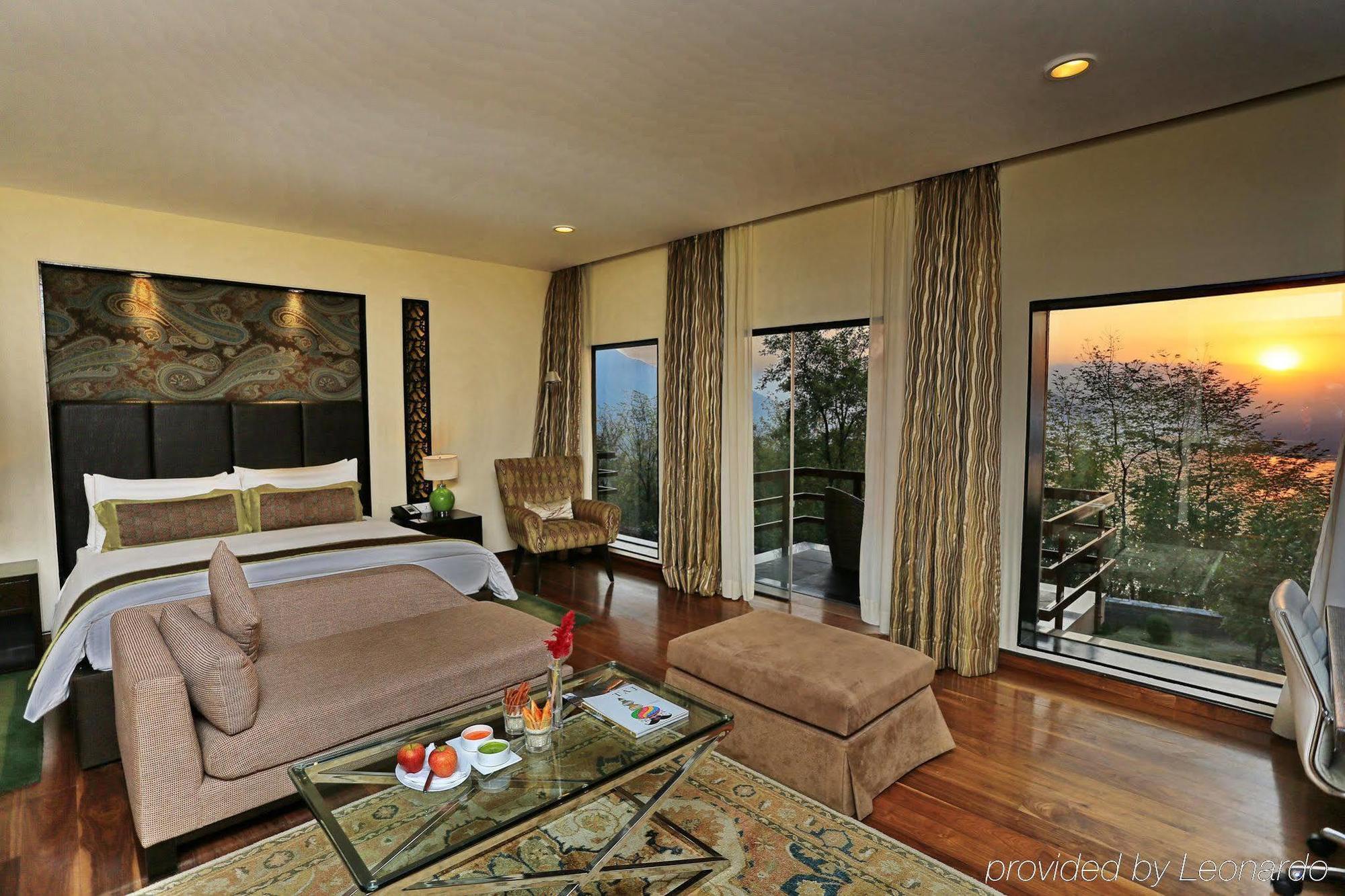 Taj Dal View Srinagar Hotell Exteriör bild